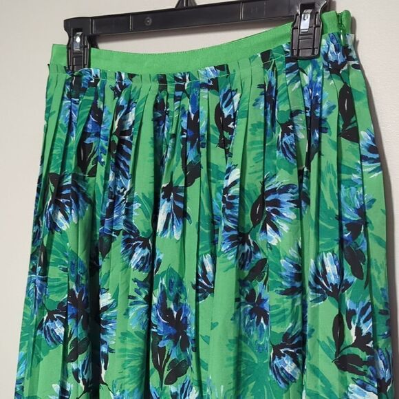 Banana Republic Green Floral Skirt - Picture 2 of 6